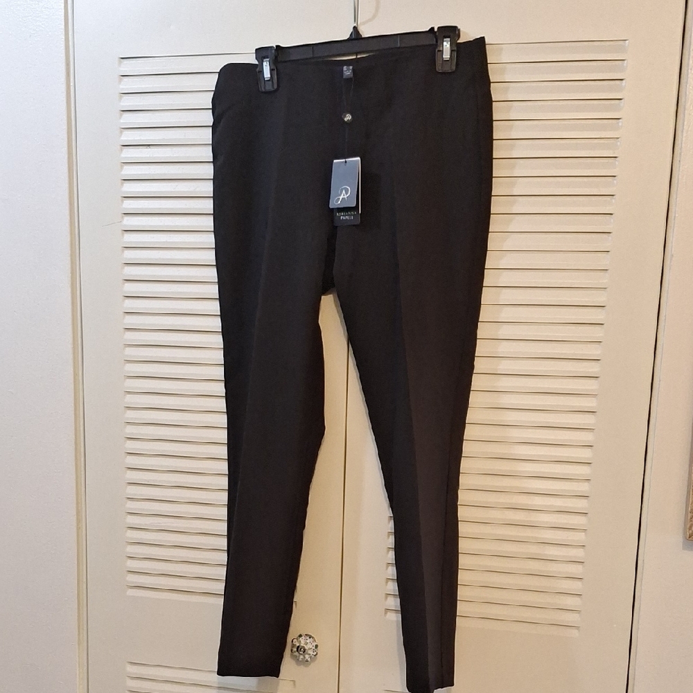 NWT Adrianna Papell Black Ankle Pants
